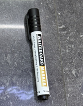 Plumon de pizarra negro